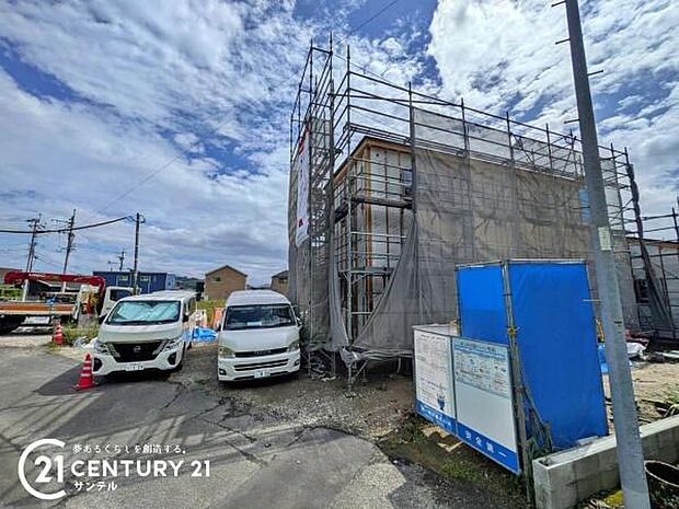 前面道路から撮影した現地写真です♪