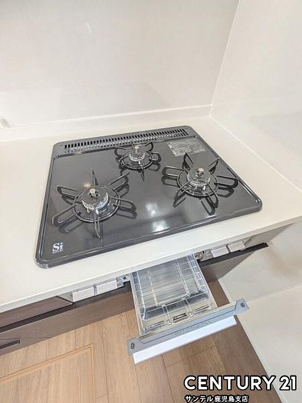 3口のガスコンロとグリルが付いております♪