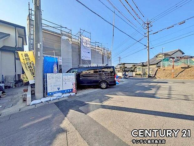 前面道路から撮影した現地写真です♪