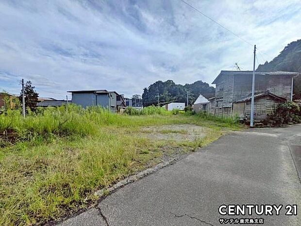 前面道路から撮影した現地写真です♪