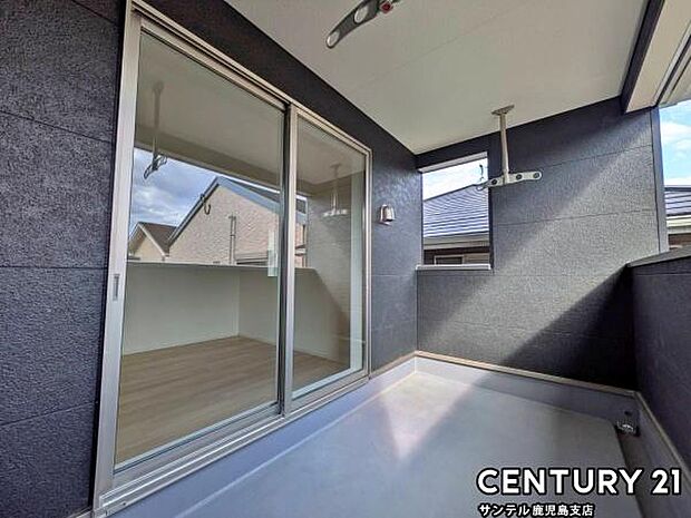 ぽかぽかした天気の良い日は、洗濯物を外で干すことが出来ます♪