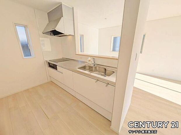 シンプルで使いやすい設計のキッチン♪そしてカウンターキッチンなので、リビングいるご家族と会話を楽しみながらお料理ができます♪オプションで食洗器を付けることができます♪