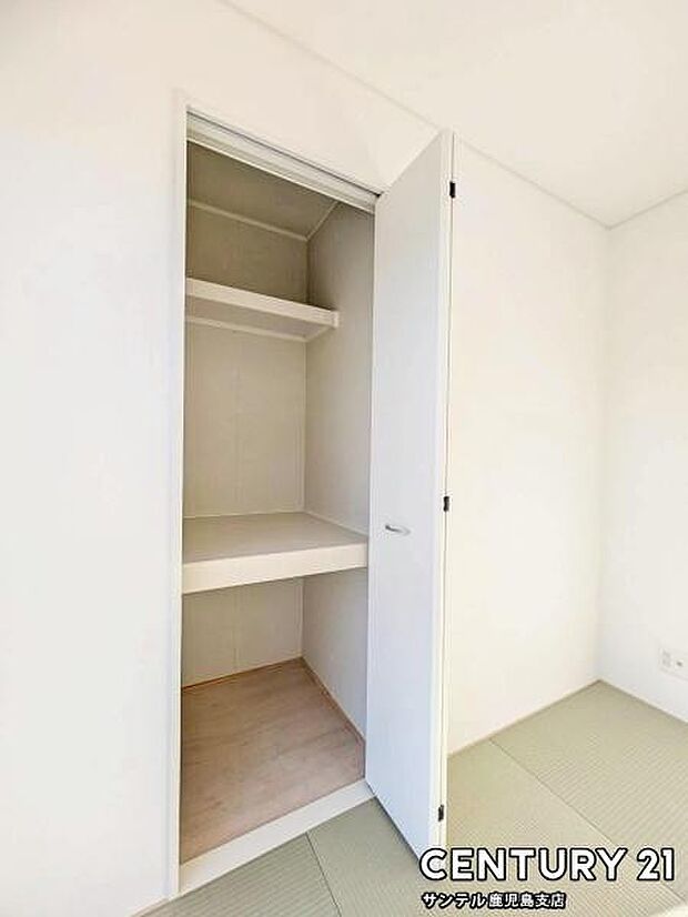 4.5帖和室の収納です♪和室にも収納スペースが付いておりますので、お客様用のお布団や、お子様のおもちゃも入れられます♪