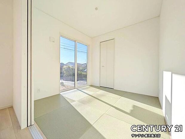 4.5帖の和室です♪リビング横に和室があることで和と洋の雰囲気を味わえ素敵な空間を演出でき、お子様の遊び部屋や客間としても利用できます♪