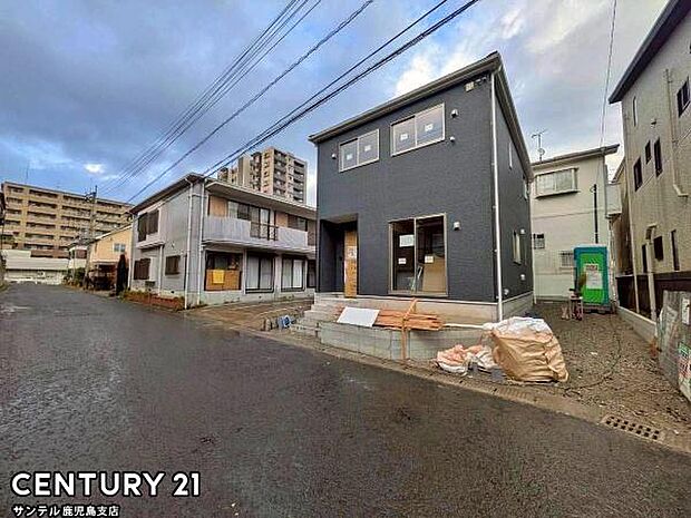 前面道路から撮影した現地写真です♪