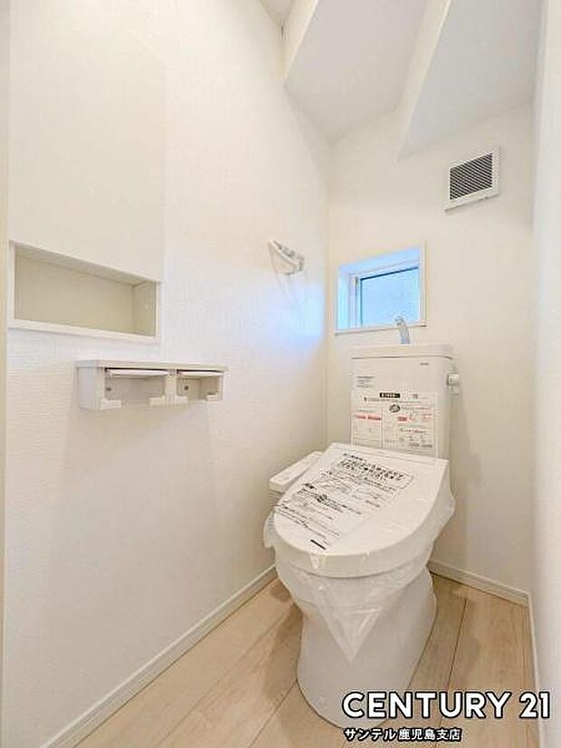 1階のウォシュレットが付いた落ち着いた空間のお手洗いになります♪