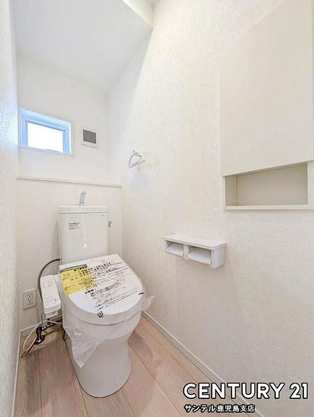 1階のウォシュレットが付いた落ち着いた空間のお手洗いになります♪