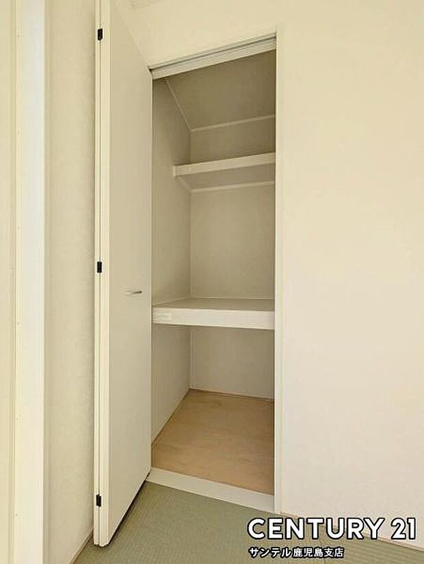 4.5帖和室の収納です♪和室にも収納スペースが付いておりますので、お客様用のお布団や、お子様のおもちゃも入れられます♪