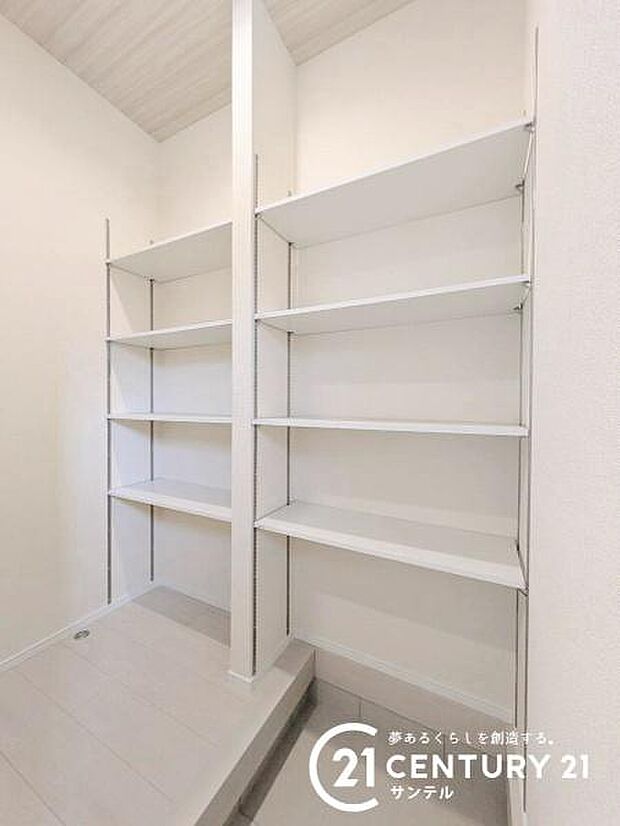収納量の多いシューズクローゼットがあるので散らかりやすい玄関をしっかり整頓出来ます!ゴルフバッグやキャンプ用品も収納できます♪