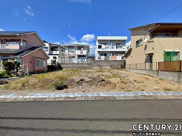 前面道路から撮影した現地写真です♪