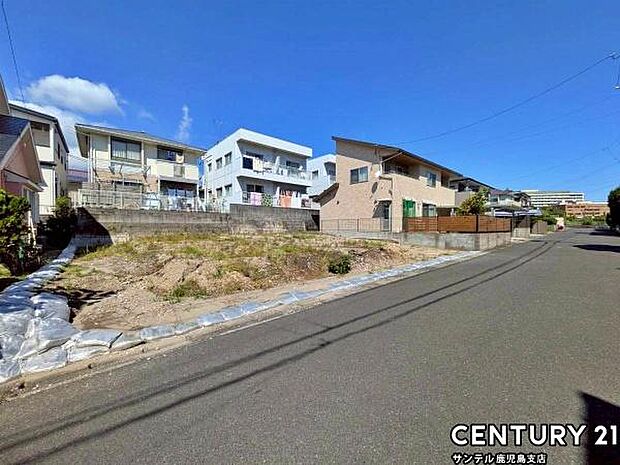 前面道路から撮影した現地写真です♪