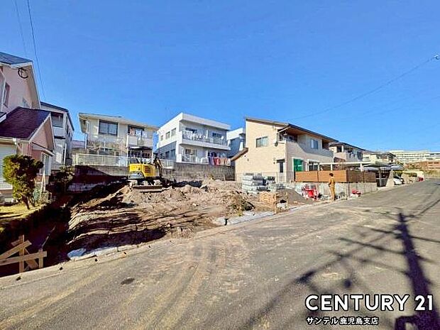 前面道路から撮影した現地写真です♪