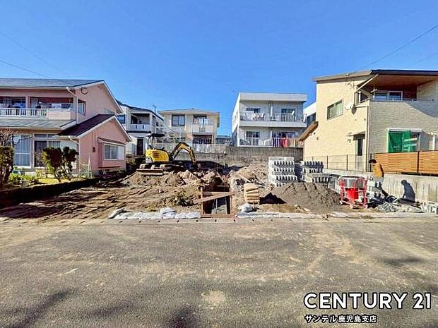 前面道路から撮影した現地写真です♪