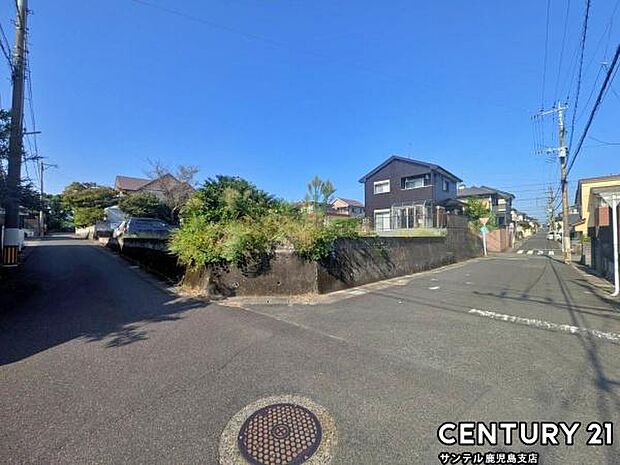 前面道路から撮影した現地写真です♪