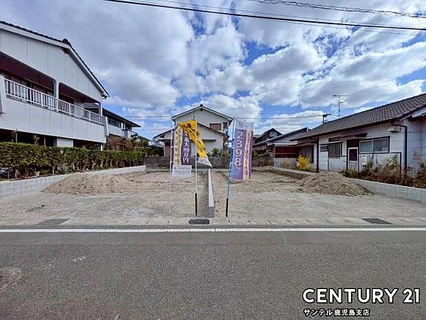 前面道路から撮影した現地写真です♪
