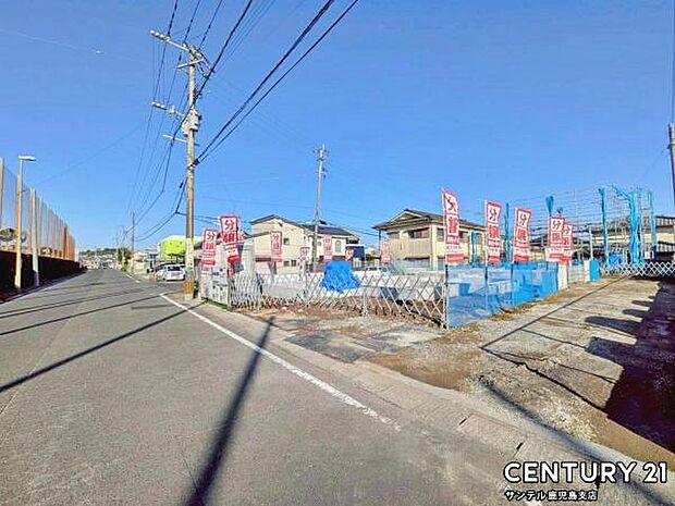 前面道路から撮影した現地写真です♪