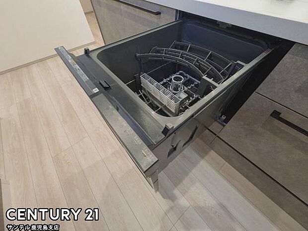 手荒れを防いで、家事の時間も削減できる食洗機付き♪高水温で洗浄をするので、衛生面的にも安心で♪片付けの時短にもなるので大活躍間違いなしです♪