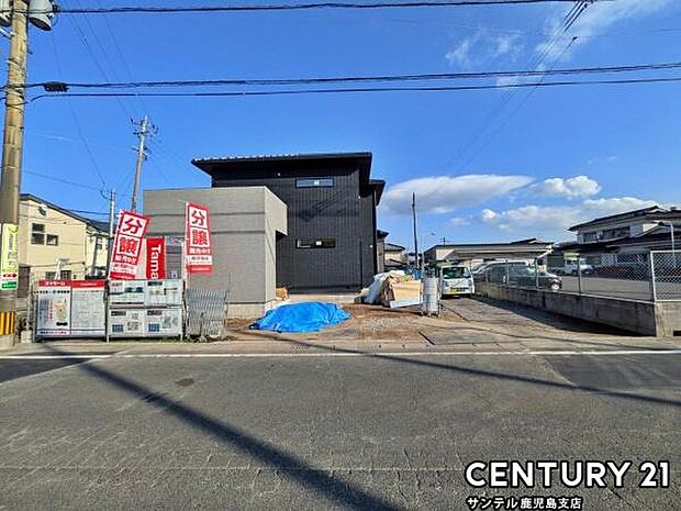前面道路から撮影した現地写真です♪