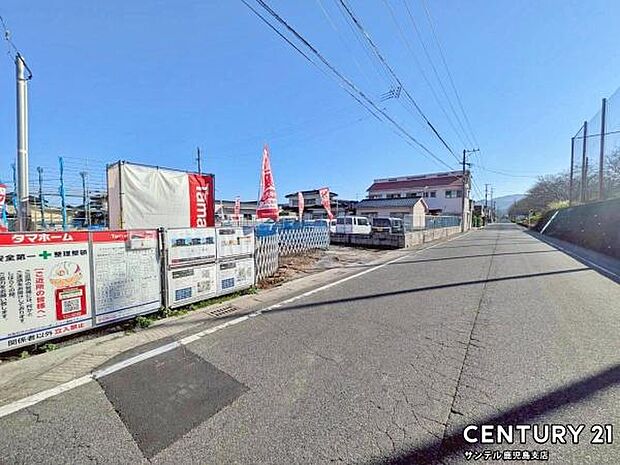 前面道路から撮影した現地写真です♪