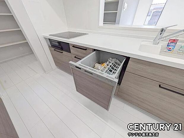 手荒れを防いで、家事の時間も削減できる食洗機付き♪高水温で洗浄をするので、衛生面的にも安心で♪片付けの時短にもなるので大活躍間違いなしです♪