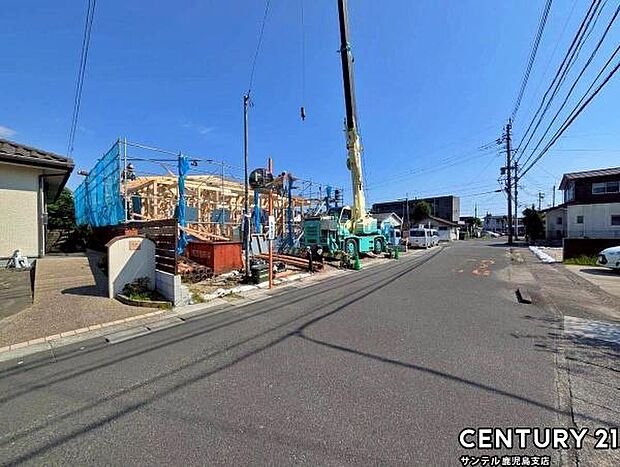 前面道路から撮影した現地写真です♪