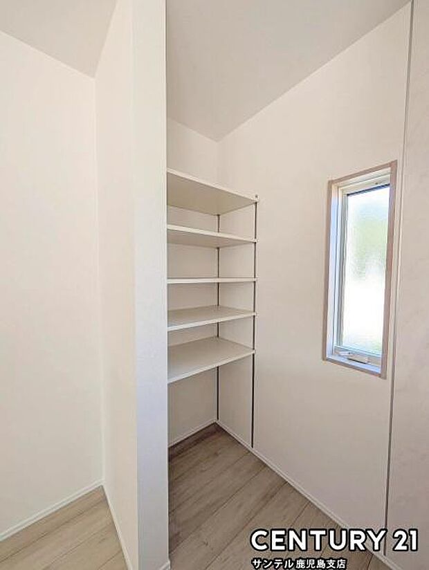 パントリースペースもあるので、日常の消耗品や調味料の保管も可能です♪