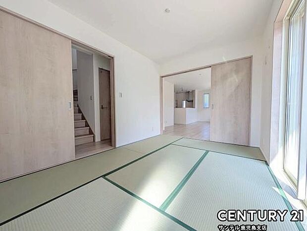 6.5帖の和室です♪リビング横に和室があることで和と洋の雰囲気を味わえ素敵な空間を演出でき、お子様の遊び部屋や客間としても利用できます♪