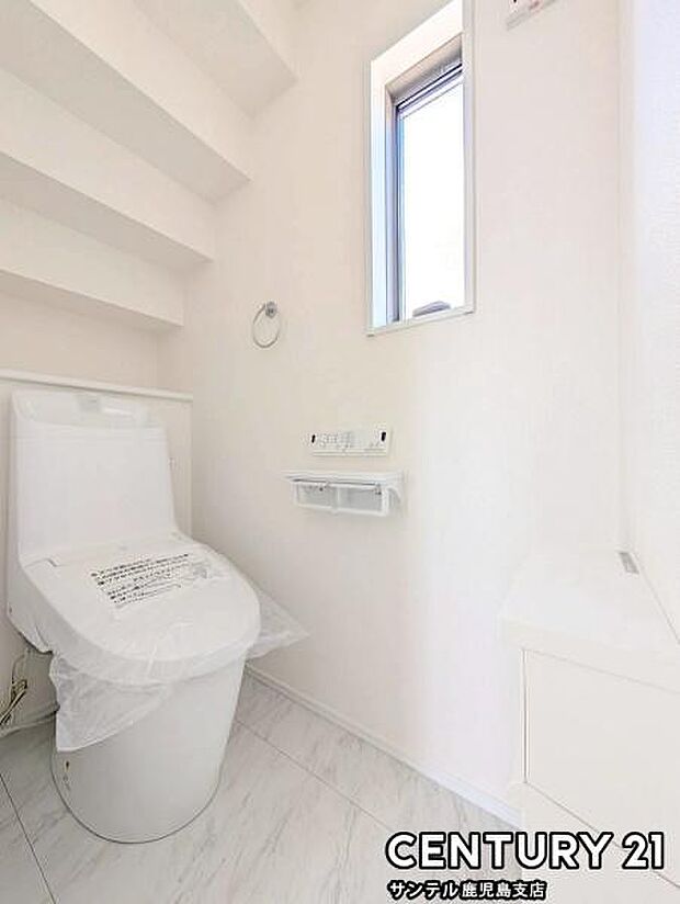 1階のウォシュレットが付いた落ち着いた空間のお手洗いになります♪