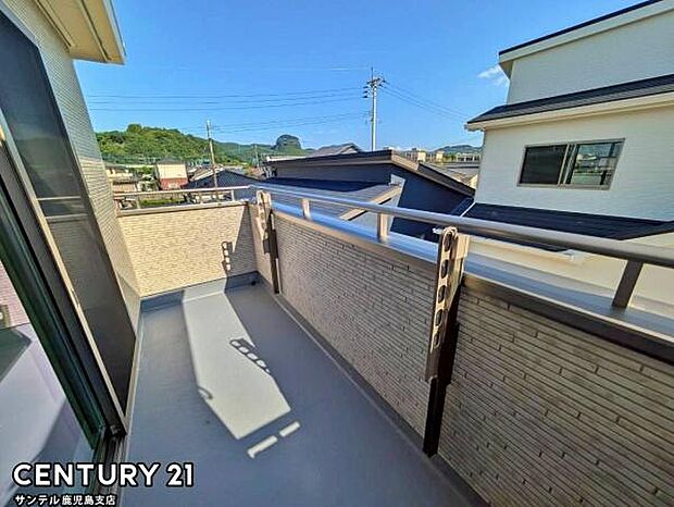 ぽかぽかした天気の良い日は、洗濯物を外で干すことが出来ます♪