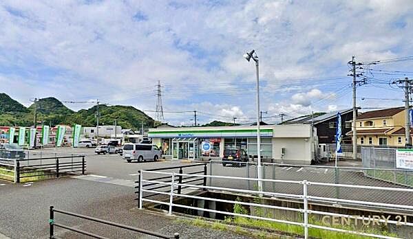 ファミリーマートはとや加治木バイパス店まで1000m