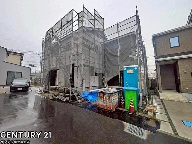 前面道路から撮影した現地写真です♪