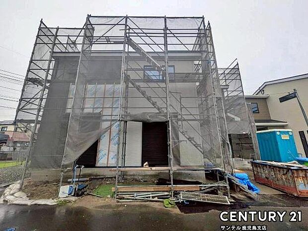 前面道路から撮影した現地写真です♪