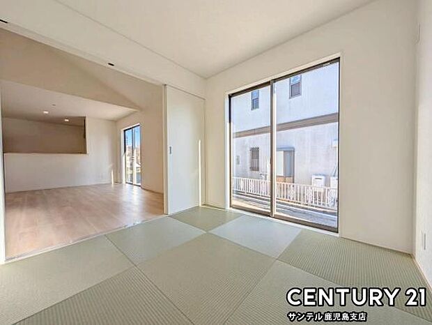 4.5帖の和室です♪リビング横に和室があることで和と洋の雰囲気を味わえ素敵な空間を演出でき、お子様の遊び部屋や客間としても利用できます♪