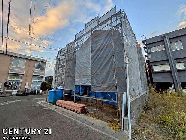 前面道路から撮影した現地写真です♪