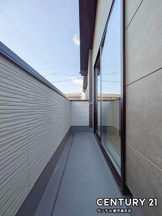 日当たりの良い南面のバルコニーです♪お掃除もできるよう、水栓もついております。