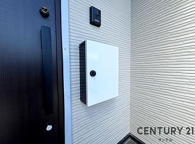 (同仕様モデル写真)ダイヤルロック付きのポストで安心♪雨でも濡れにくい仕様になっておりますよ♪