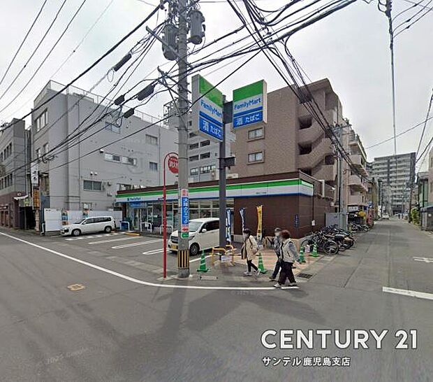 ファミリーマート荒田二丁目店まで450m