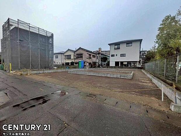 前面道路から撮影した現地写真です♪