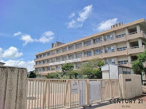鹿児島市立草牟田小学校まで300m