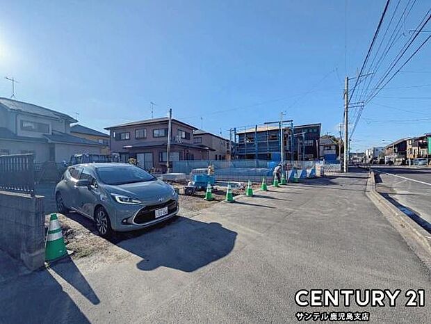 前面道路から撮影した現地写真です♪