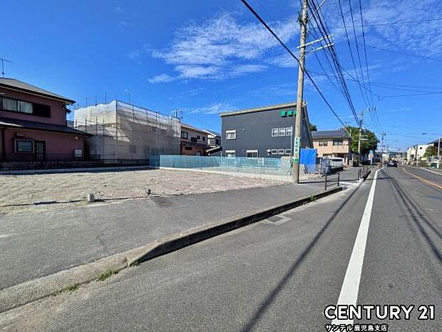 前面道路から撮影した現地写真です♪