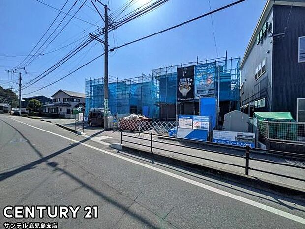 前面道路から撮影した現地写真です♪