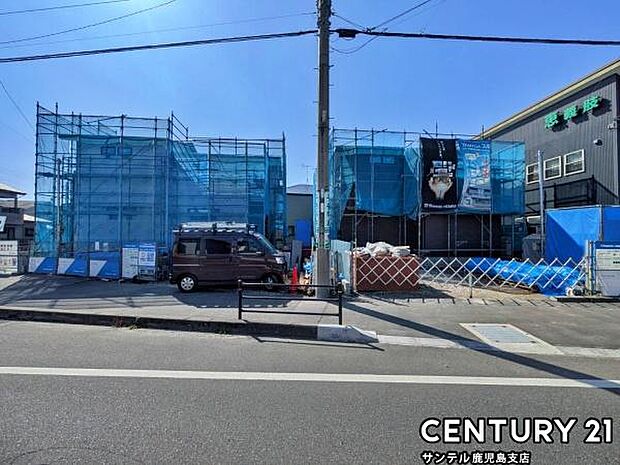 前面道路から撮影した現地写真です♪