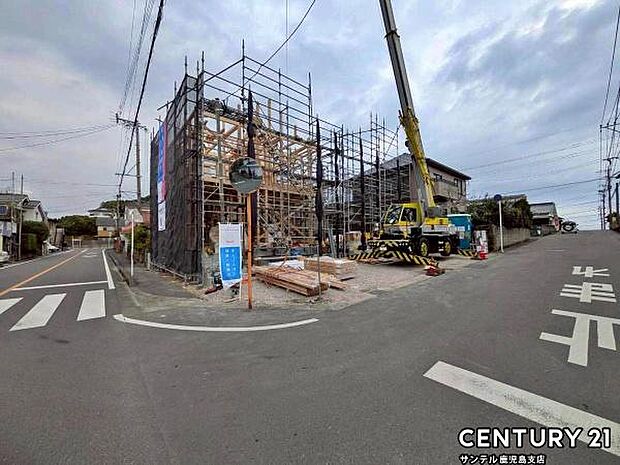 前面道路から撮影した現地写真です♪