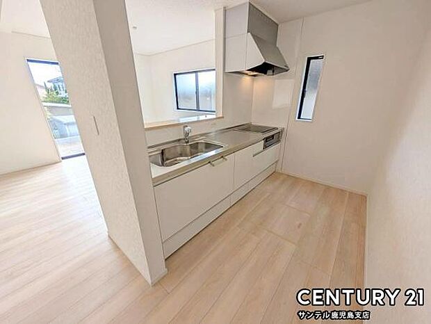 シンプルで使いやすい設計のキッチン♪そしてカウンターキッチンなので、リビングいるご家族と会話を楽しみながらお料理ができます♪オプションで食洗器を付けることができます♪