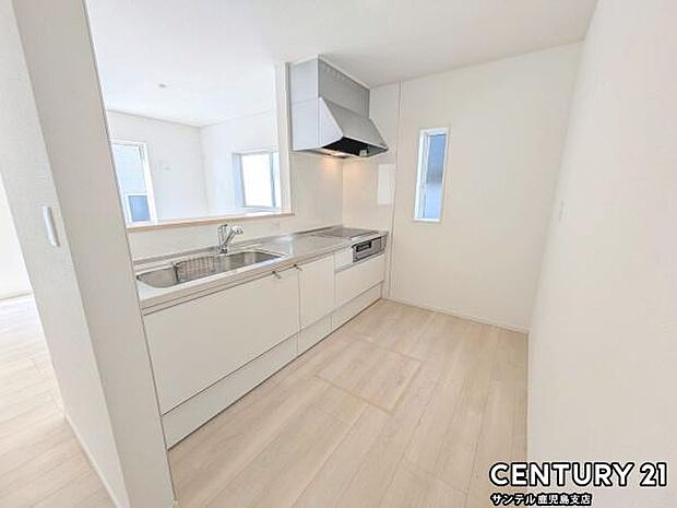 シンプルで使いやすい設計のキッチン♪そしてカウンターキッチンなので、リビングいるご家族と会話を楽しみながらお料理ができます♪オプションで食洗器を付けることができます♪