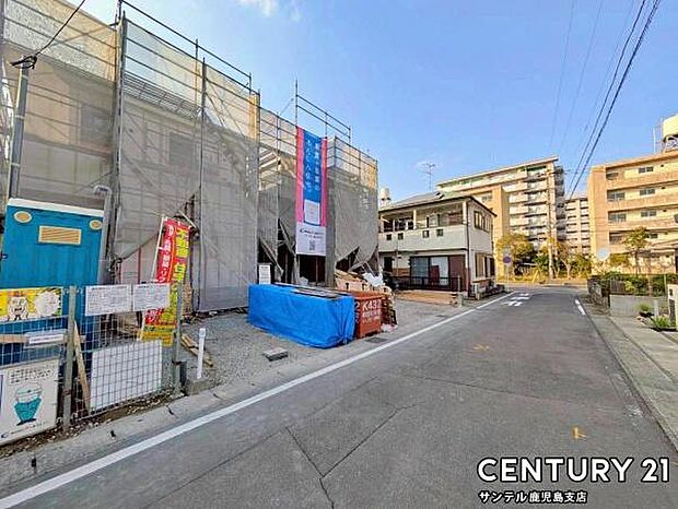 前面道路から撮影した現地写真です♪