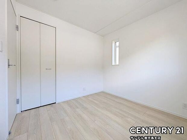 2階4.5帖の洋室です♪しっかり日が差し込みますので気持ちの良い目覚めができる素敵な洋室になります♪子供部屋にも十分使える仕様の洋室になっております♪