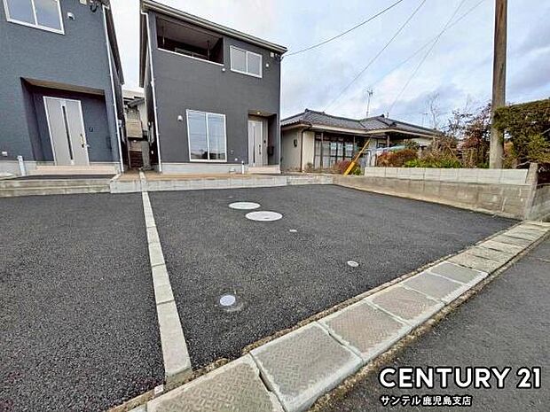 お車は3台駐車可能です♪※車種による。