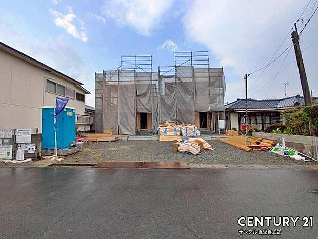 前面道路から撮影した現地写真です♪